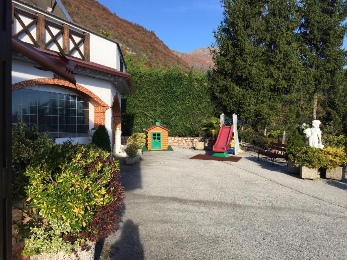 Hotel Ristorante Scoiattolo Sporminore Exterior foto